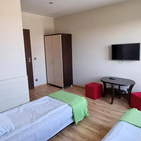 W Zielonym Domku Łazy