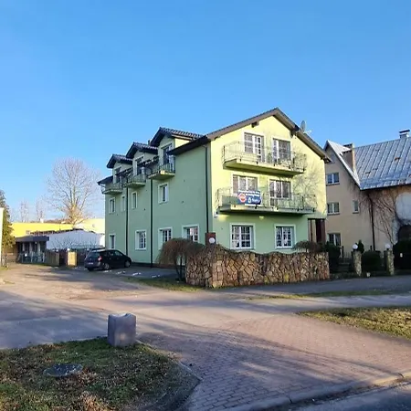 W Zielonym Domku ホームステイ Łazy