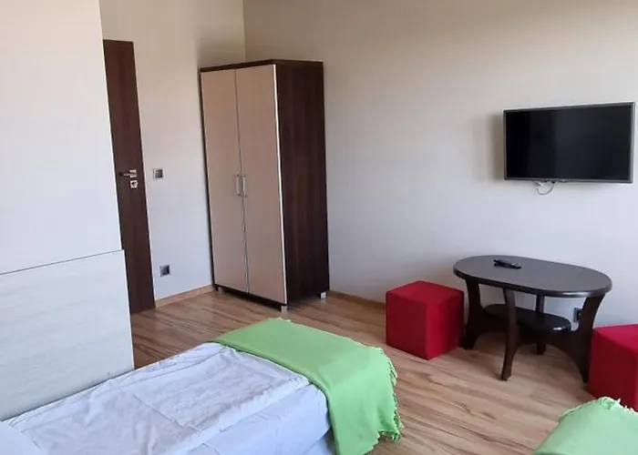 W Zielonym Domku Łazy